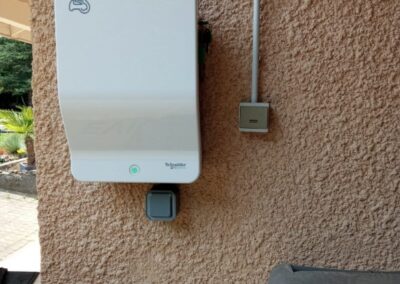 installation-borne-electrique-schneider-Eeaura-chasselay-69380-rhone